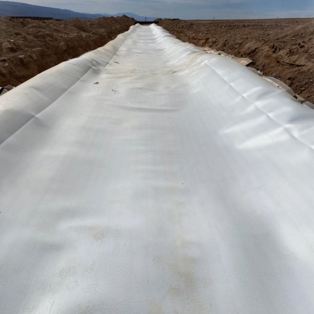 geomembrana blanca reflectiva